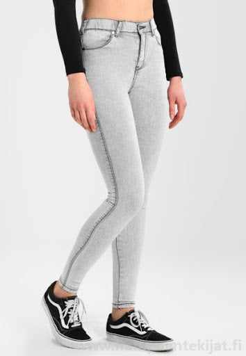 DR DENIM LEXY IN WORKER WHITE