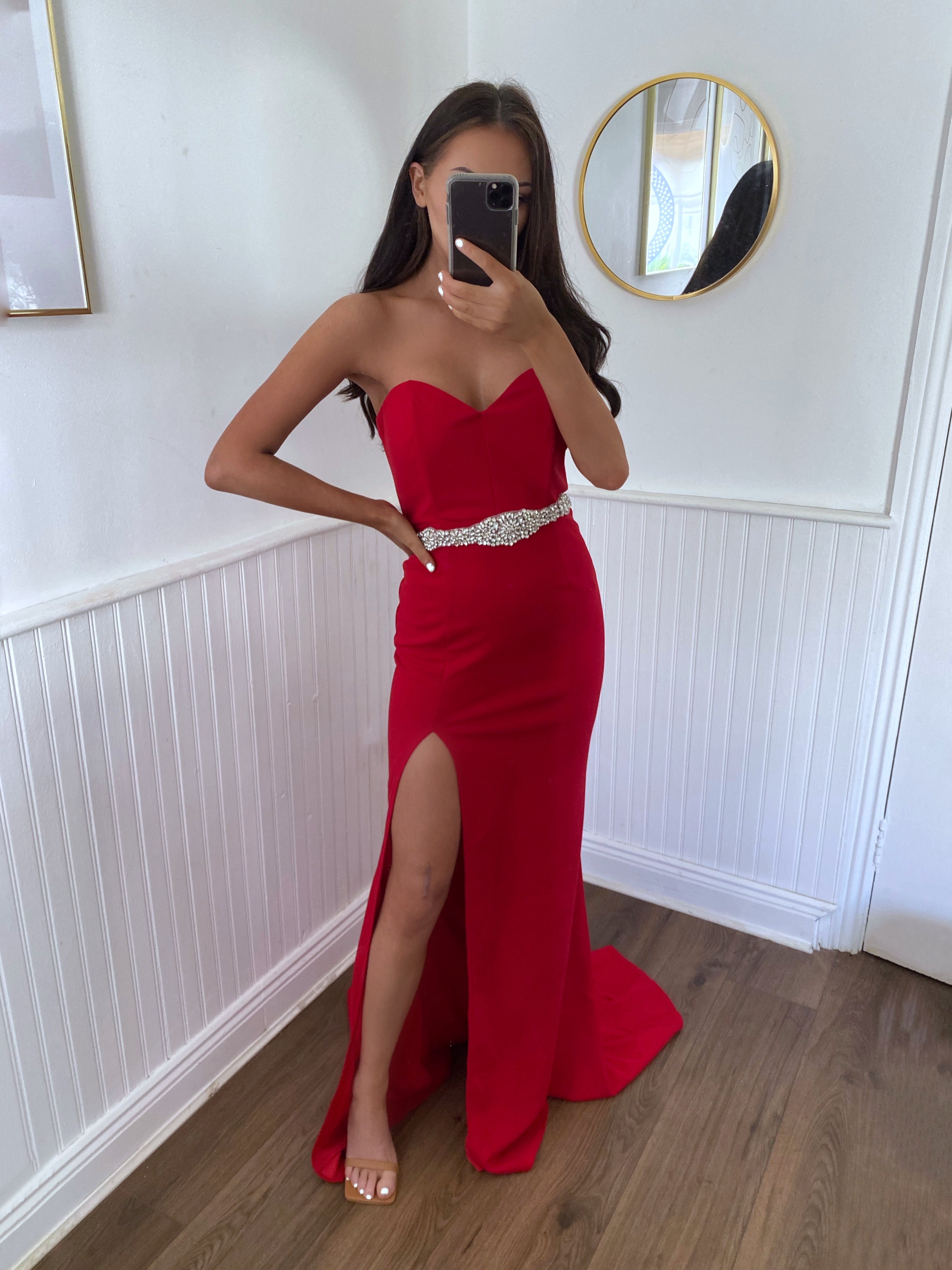 SWEETHHEART FITTED GOWN RED