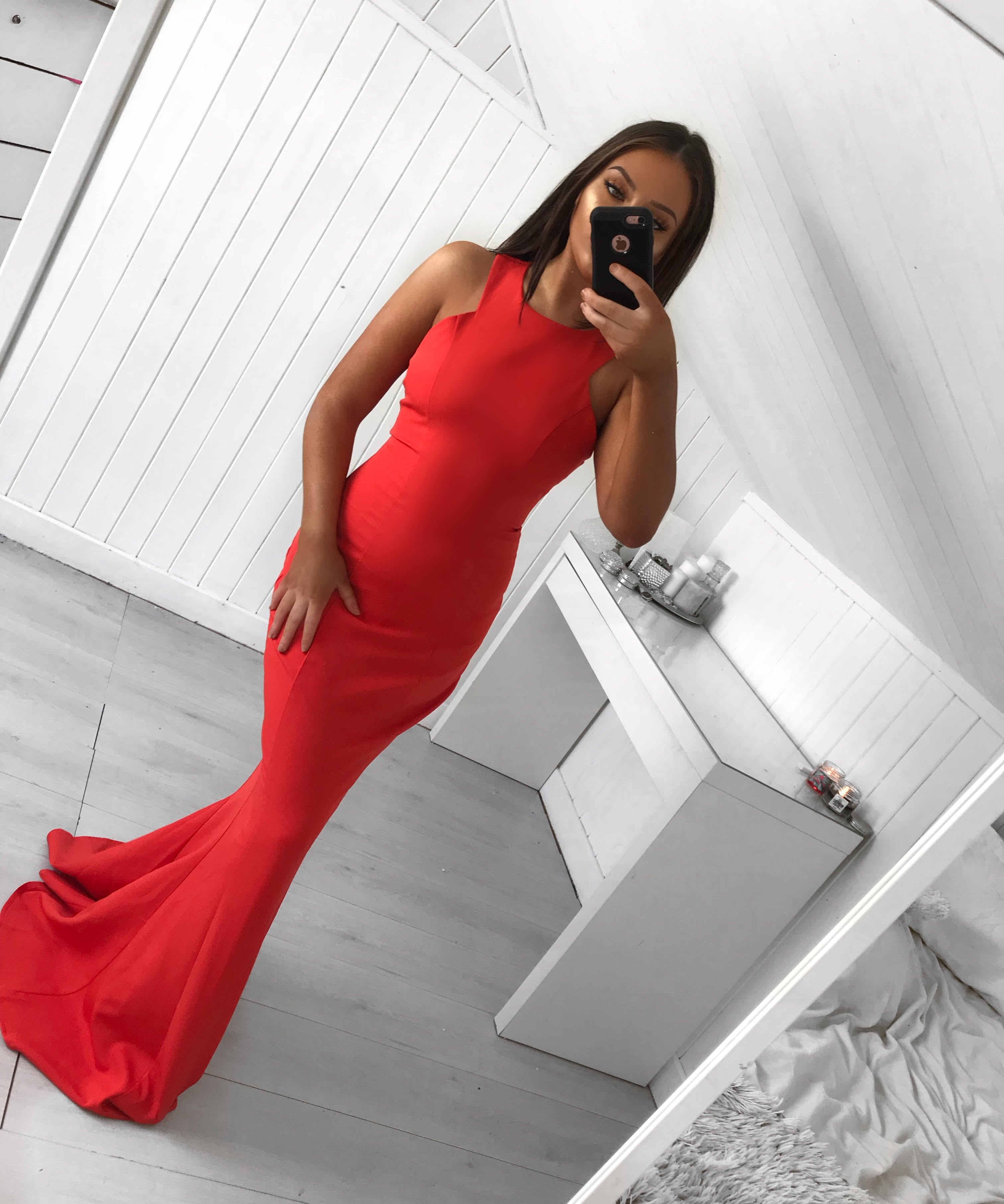 STARLA FITTED BRIGHT RED GOWN